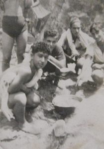 Léon Attia au camp des Éclaireurs israélites de Blida à Zéralda, 1941.