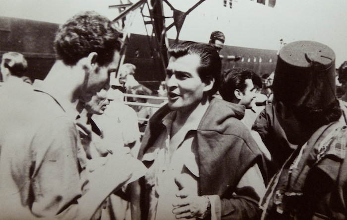 Alger, été 1953. JP Saïd interroge le metteur en scène Mustapha Kateb pour "Alger Républicain".
